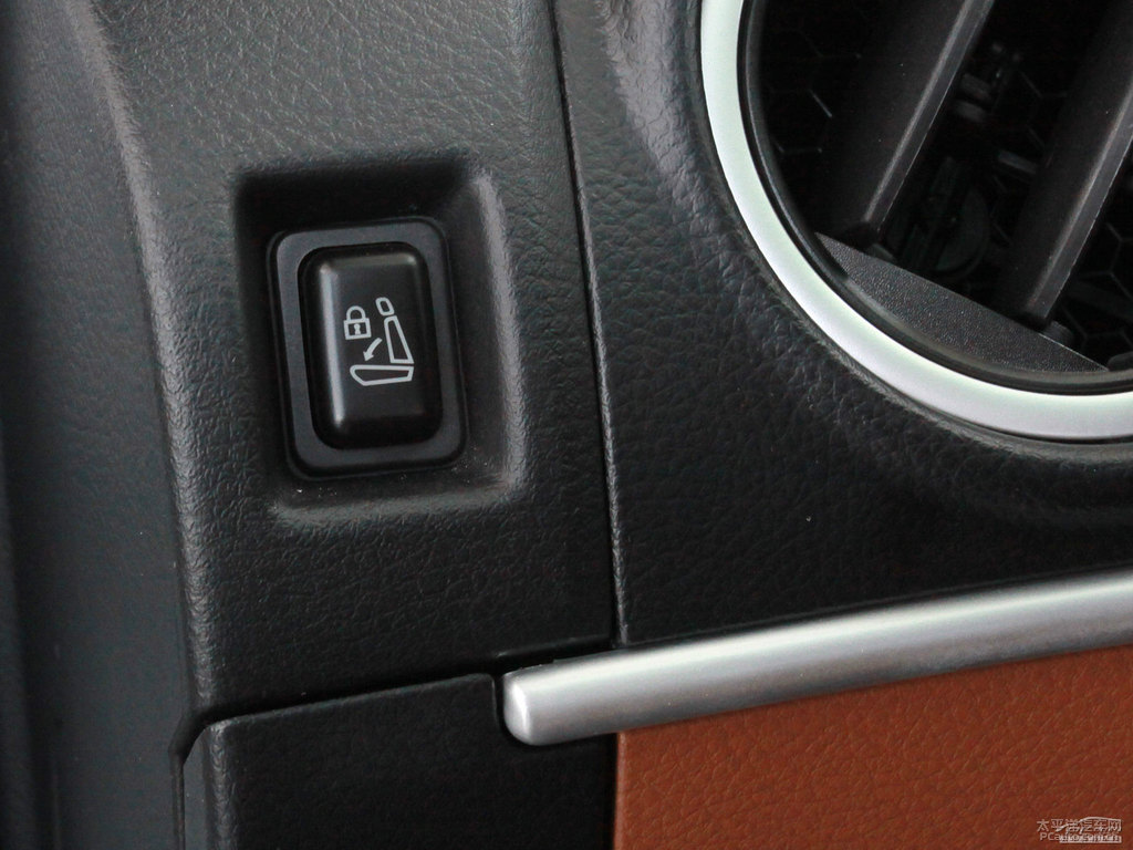 ɰ׼{ǽݴ7 SUV(ni)DƬ