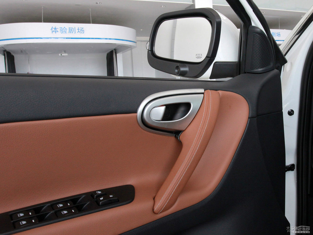 ɰ׼{ǽݴ7 SUV(ni)DƬ