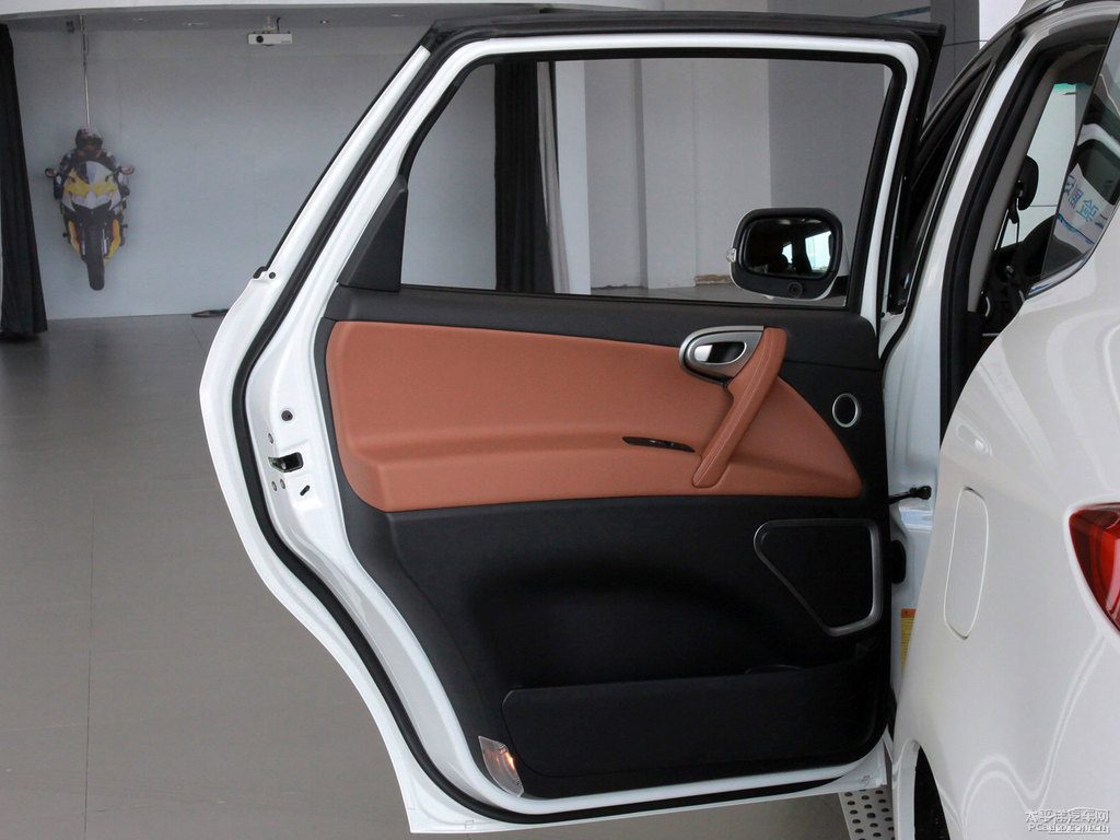 ɰ׼{ǽݴ7 SUV(ni)DƬ