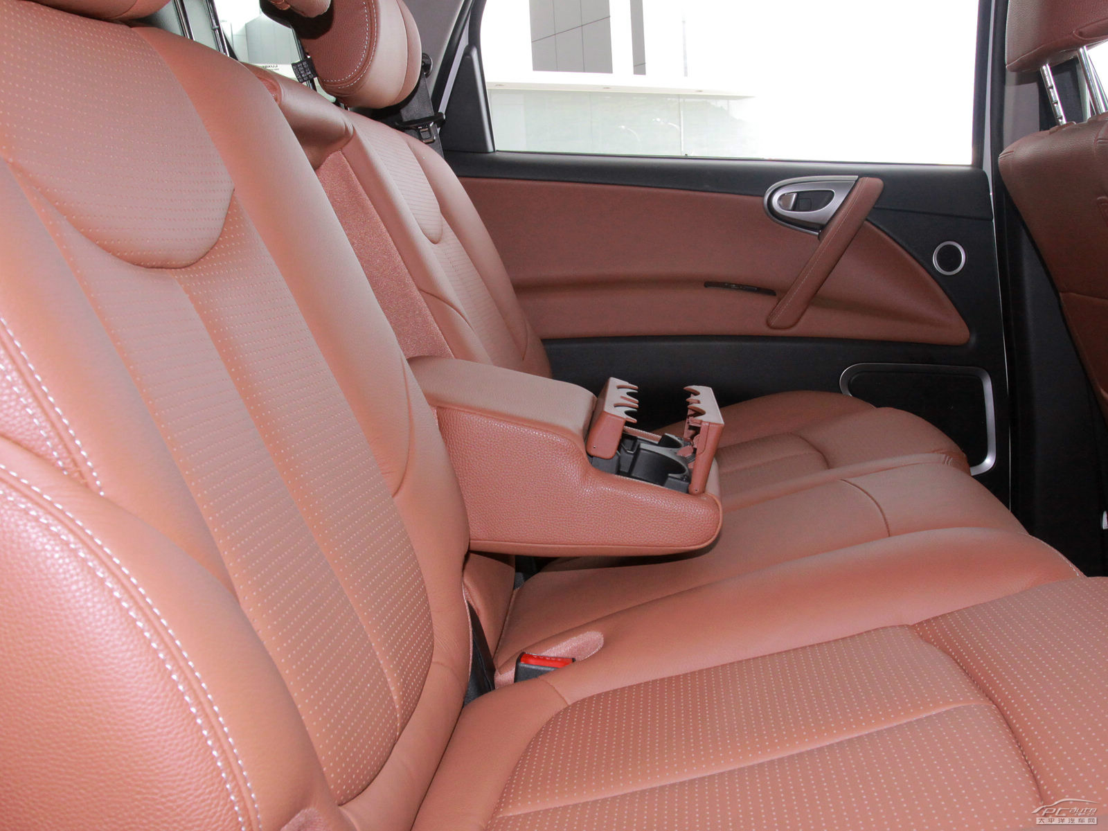 納智捷大7 SUV空間高清大圖