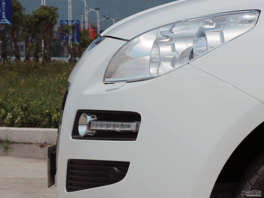 ɰ׼{ǽݴ7 SUV^DƬ