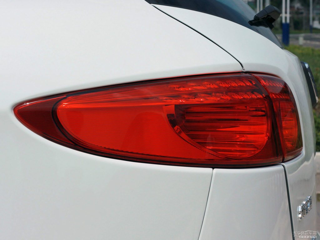 ɰ׼{ǽݴ7 SUV^DƬ