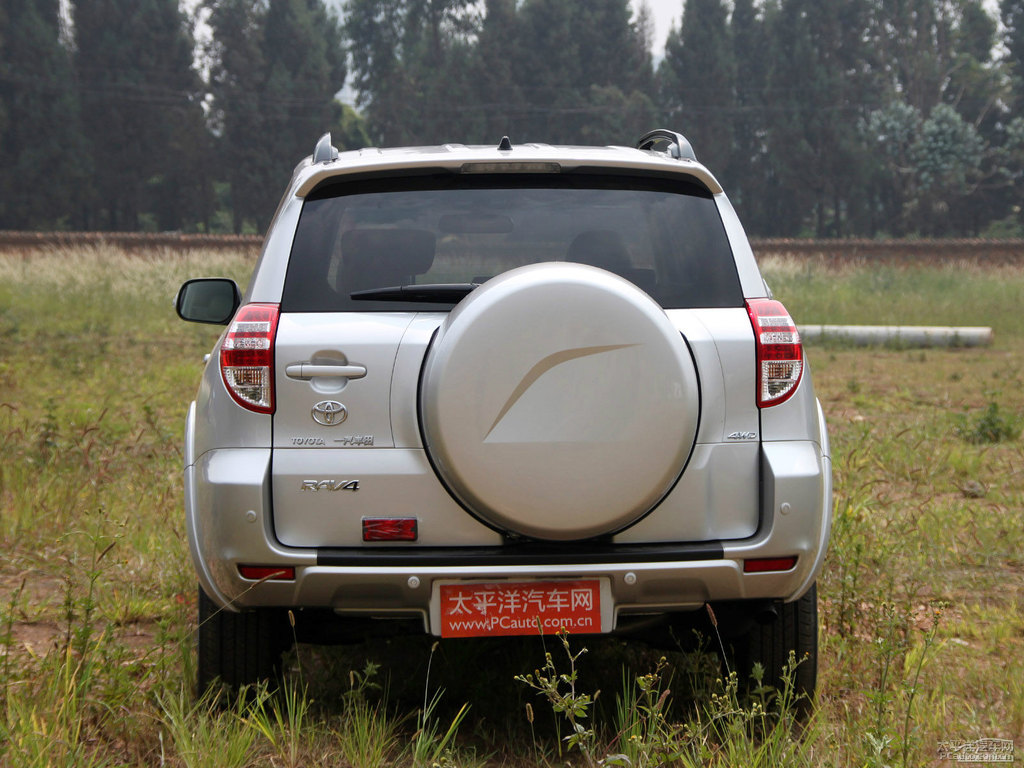 銀色RAV4榮放外觀圖片