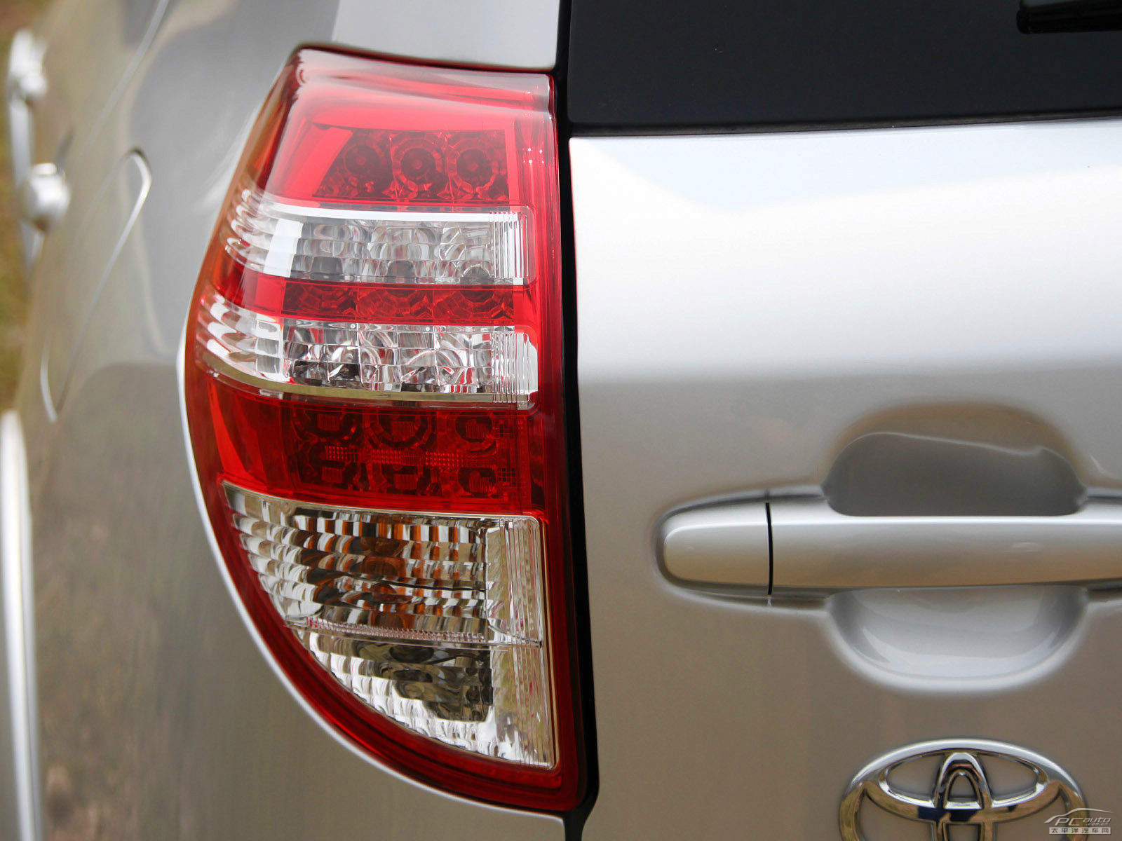 RAV4榮放外觀高清大圖