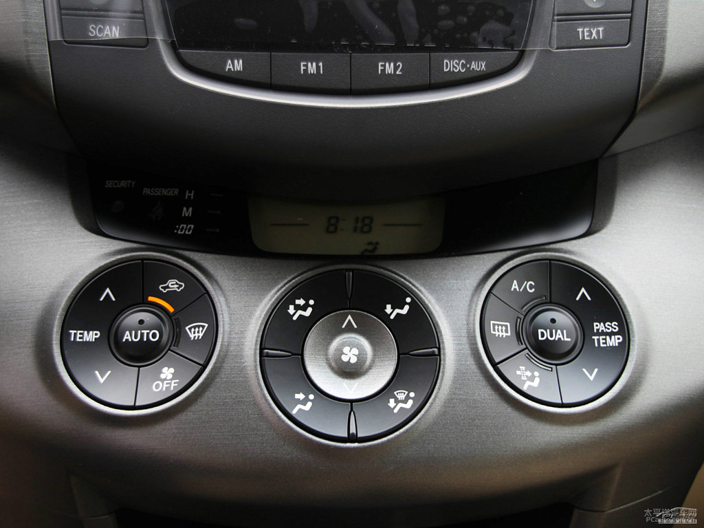 銀色RAV4榮放內(nèi)飾圖片
