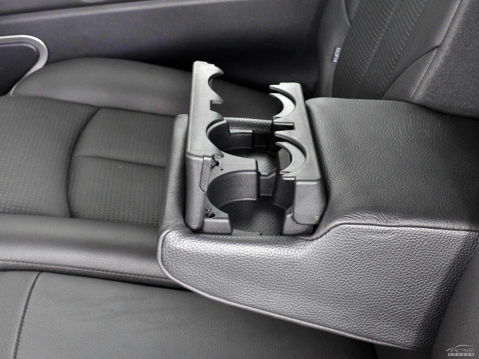 納智捷大7 SUV空間高清大圖