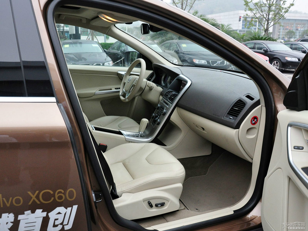 ɫ֠XC60(M)gDƬ