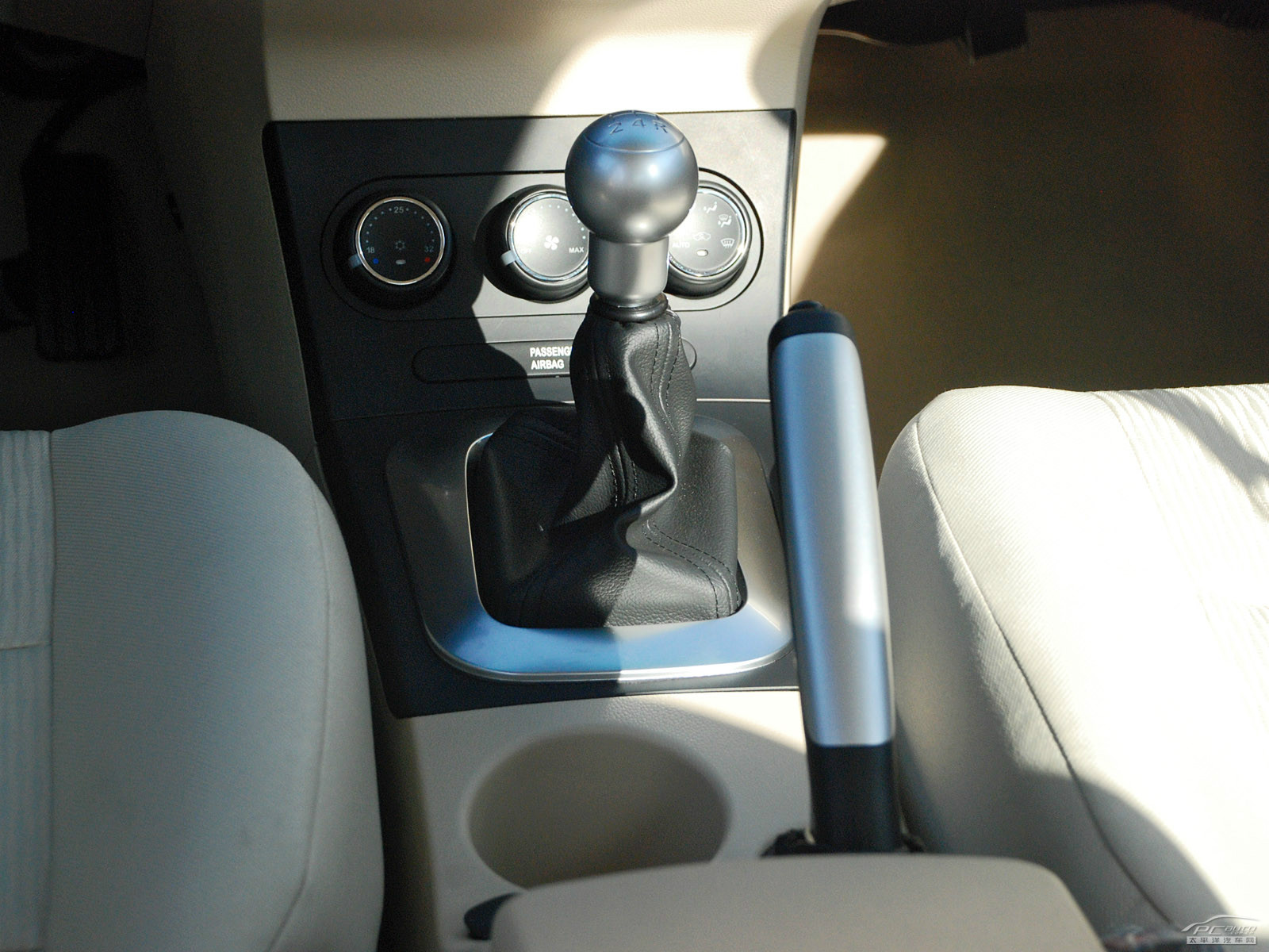 蓮花L5內(nèi)飾高清大圖