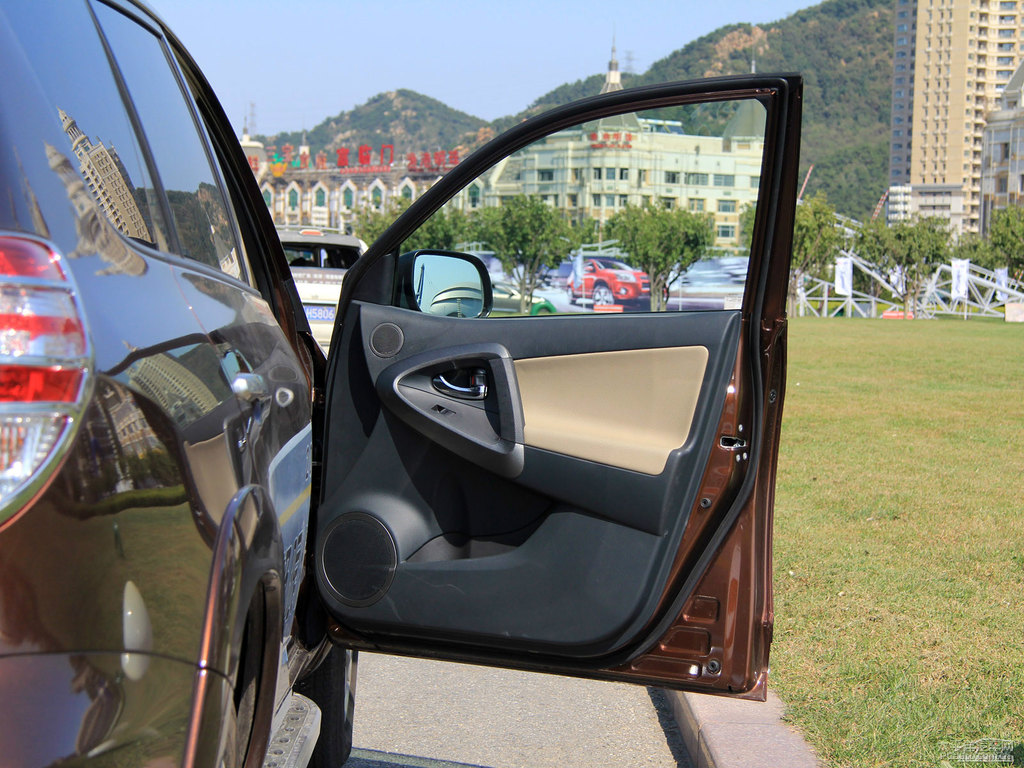 深棕云母色RAV4榮放內(nèi)飾圖片