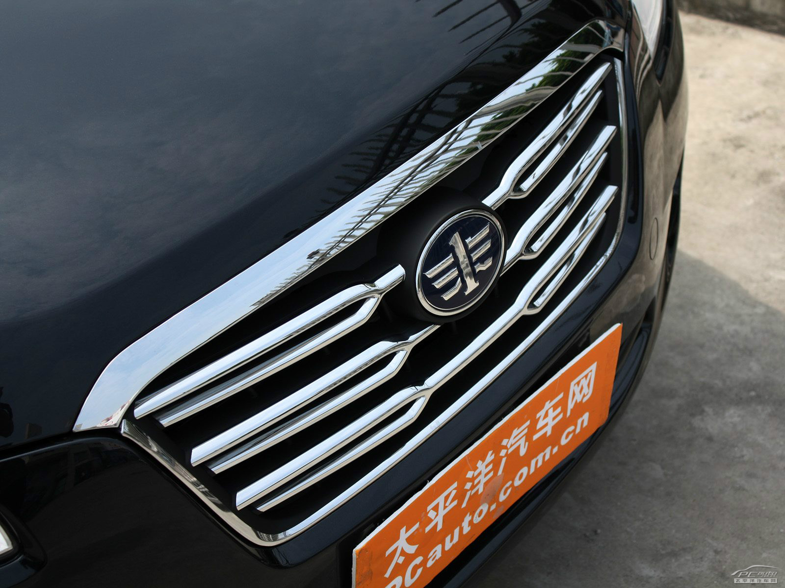 奔騰B50外觀高清大圖