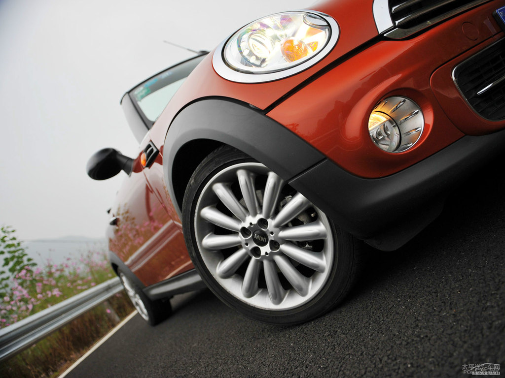 ɫMINI CABRIO܇^DƬ
