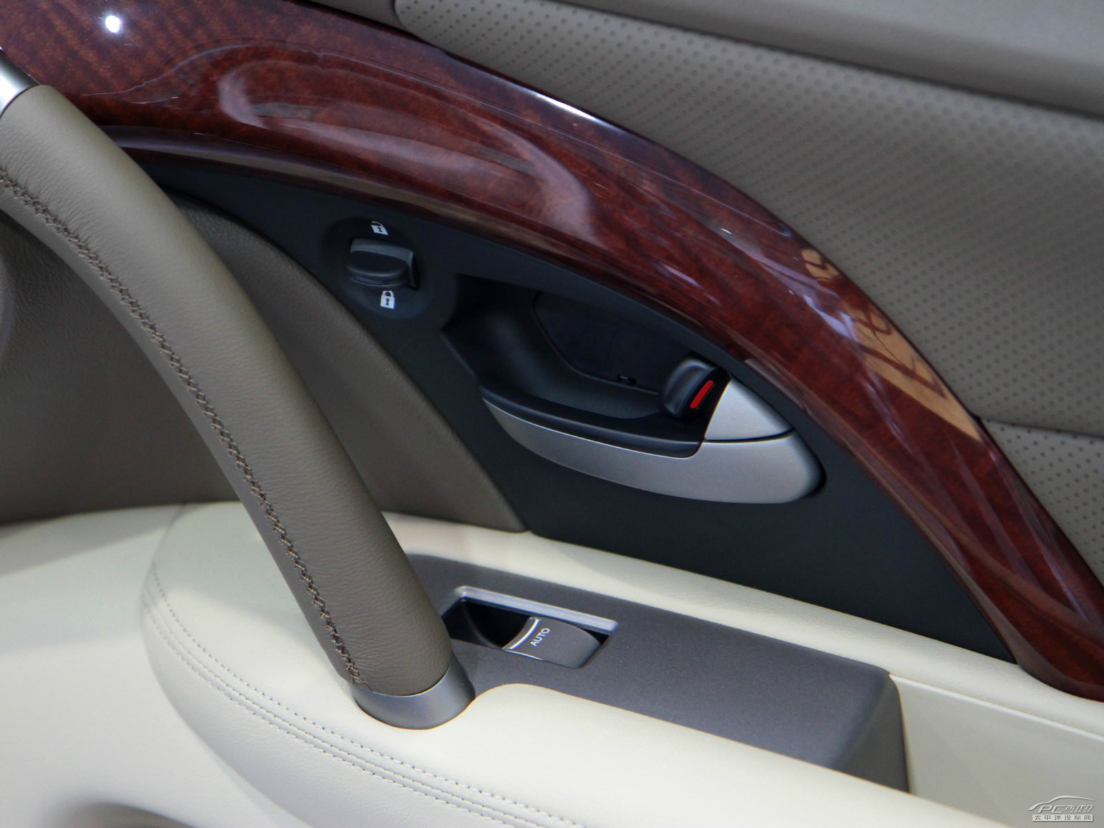 謳歌RL內(nèi)飾高清大圖