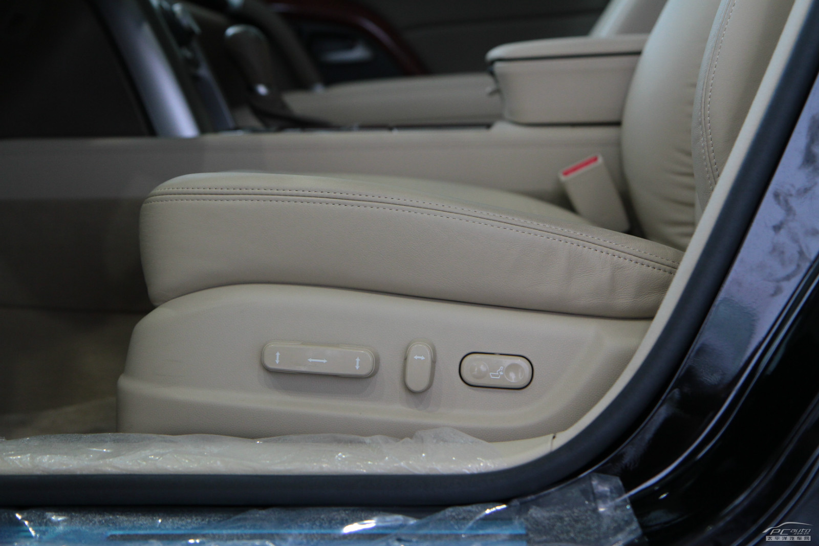 謳歌RL內(nèi)飾高清大圖