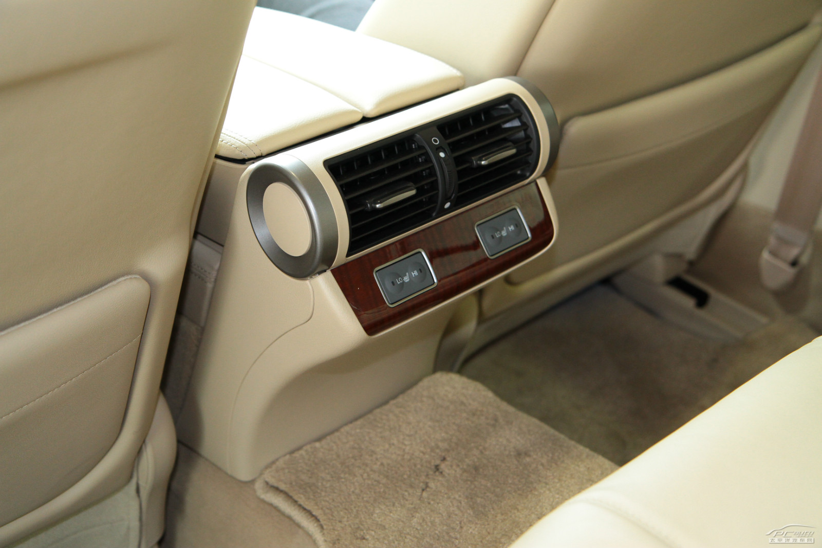 謳歌RL內(nèi)飾高清大圖