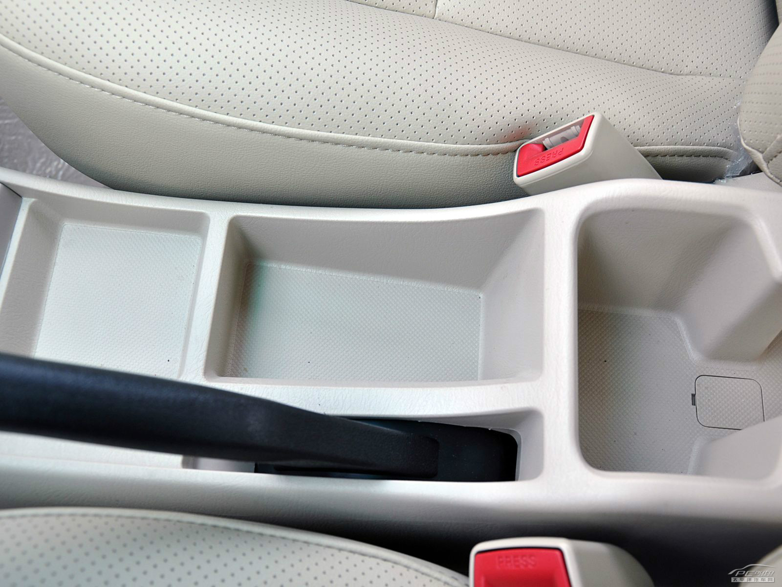 比亞迪F3R空間高清大圖