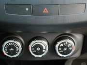 2010 Ž 2.0L \(yn)(dng)