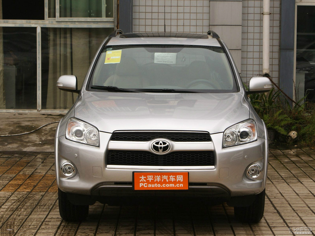 銀色RAV4榮放外觀圖片