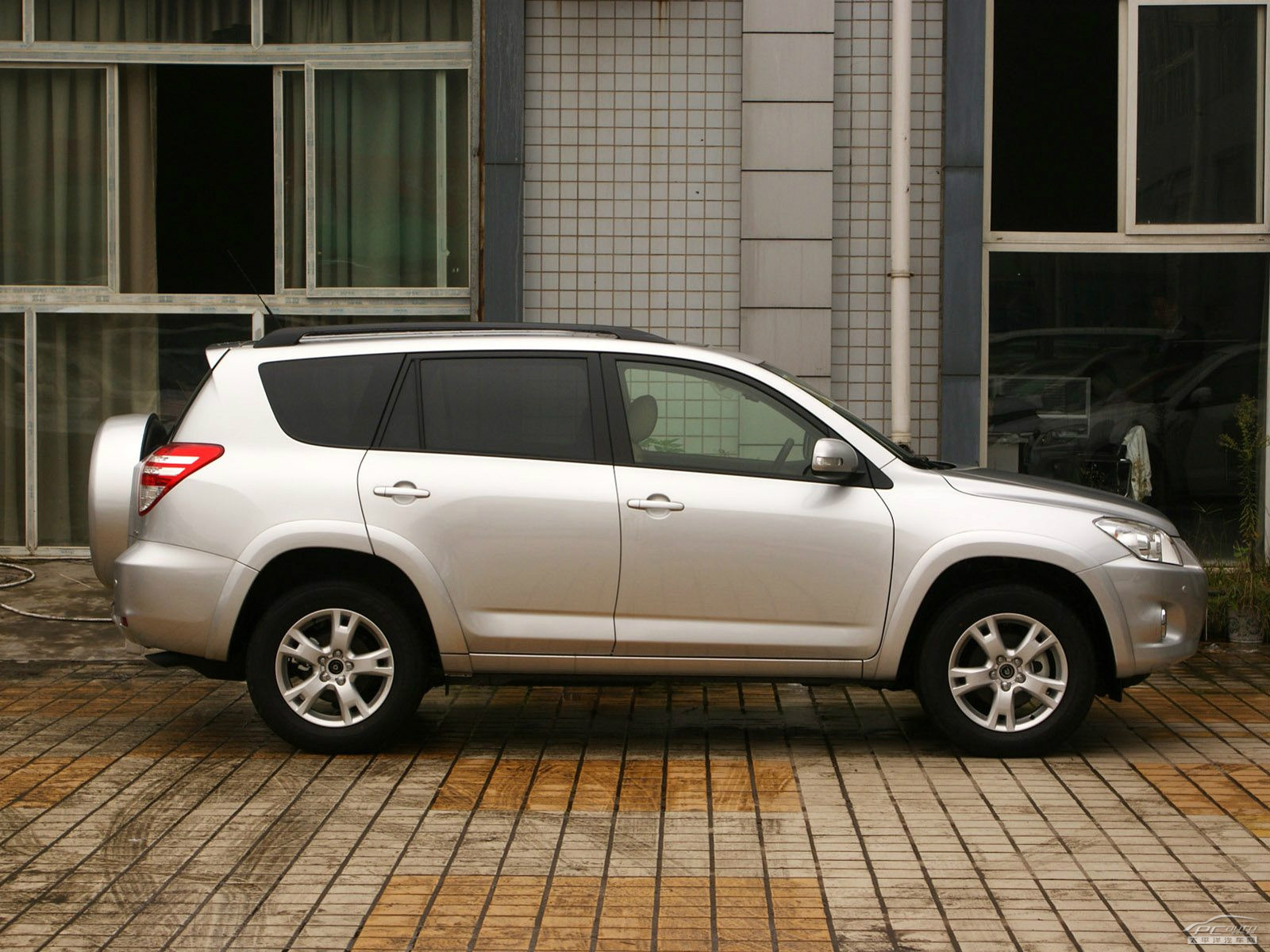 RAV4榮放外觀高清大圖