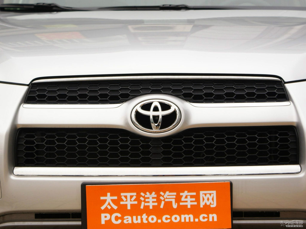 銀色RAV4榮放外觀圖片