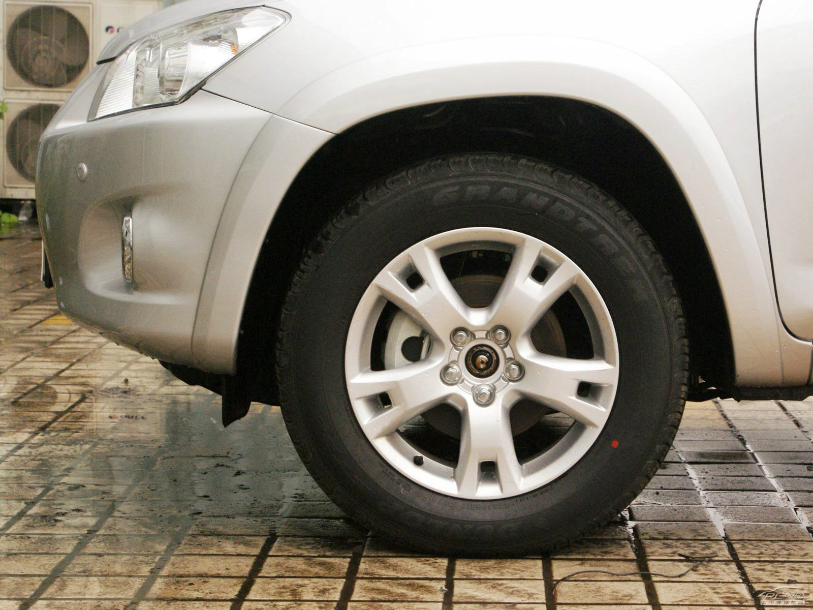 RAV4榮放外觀高清大圖