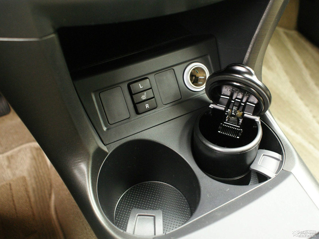 銀色RAV4榮放內(nèi)飾圖片