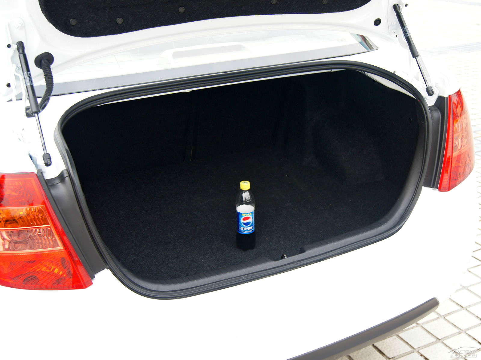 奔騰B50空間高清大圖