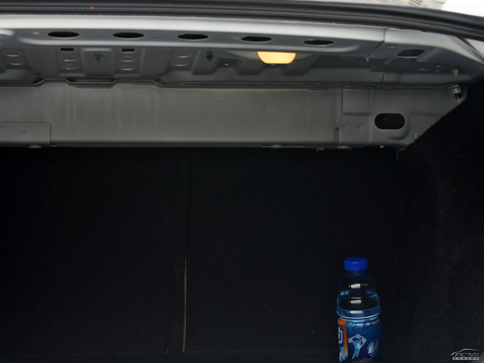 奔騰B50空間高清大圖