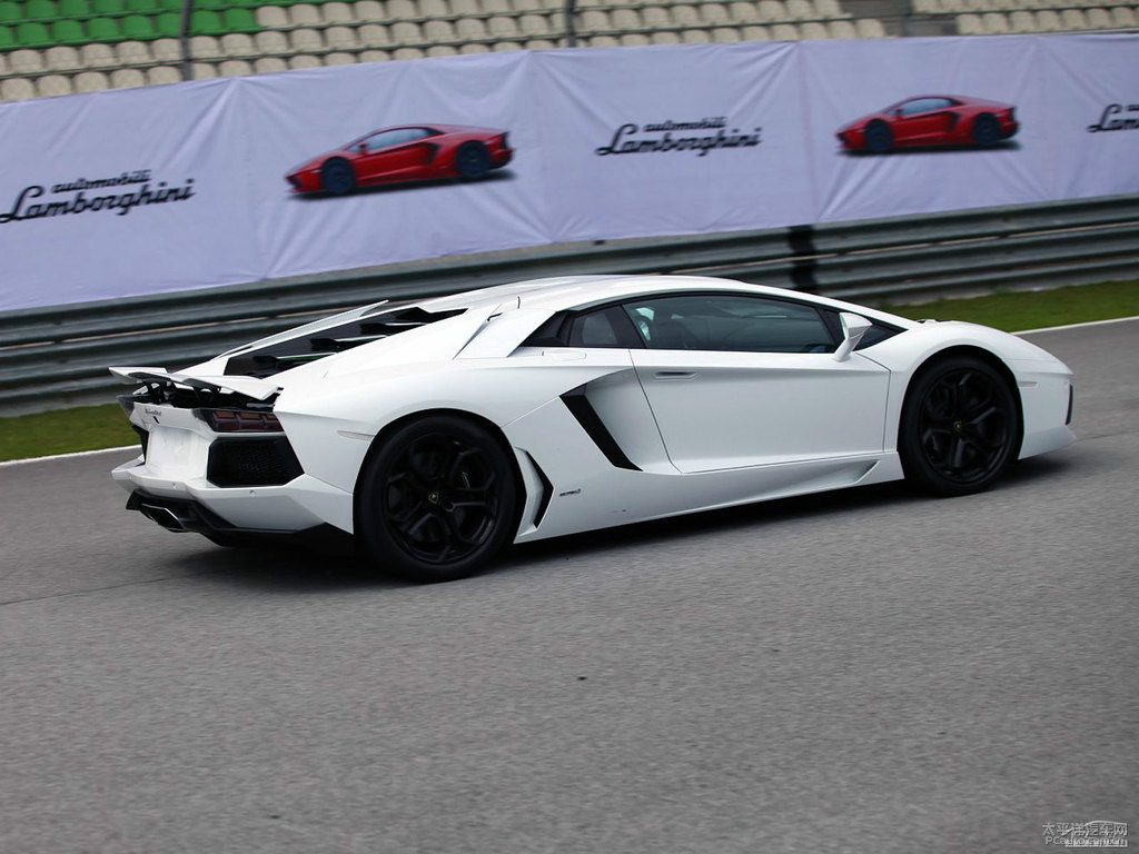 非金屬漆白色Aventador整車外觀外觀圖片