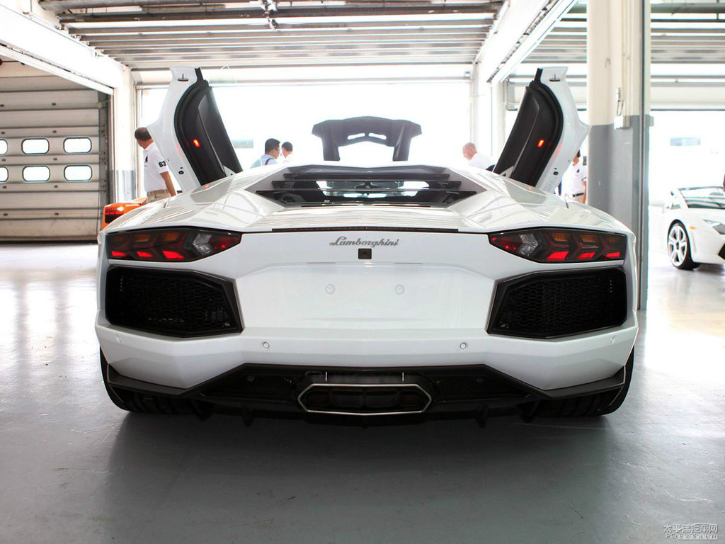 非金屬漆白色Aventador整車外觀外觀圖片