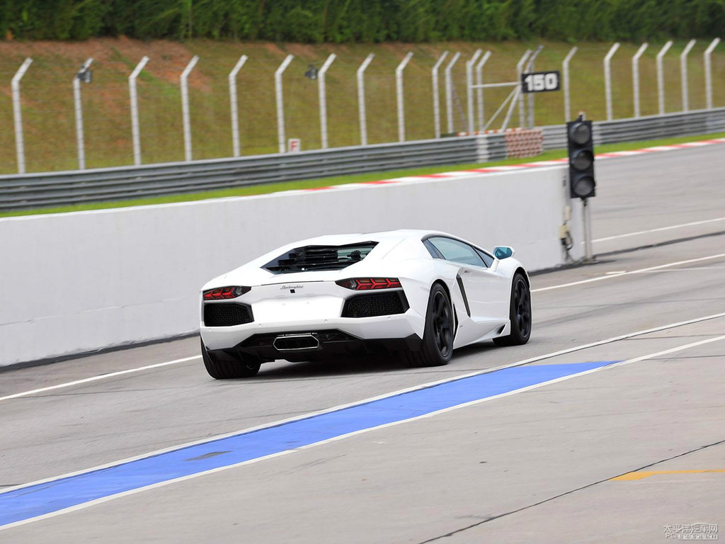 非金屬漆白色Aventador整車外觀外觀圖片