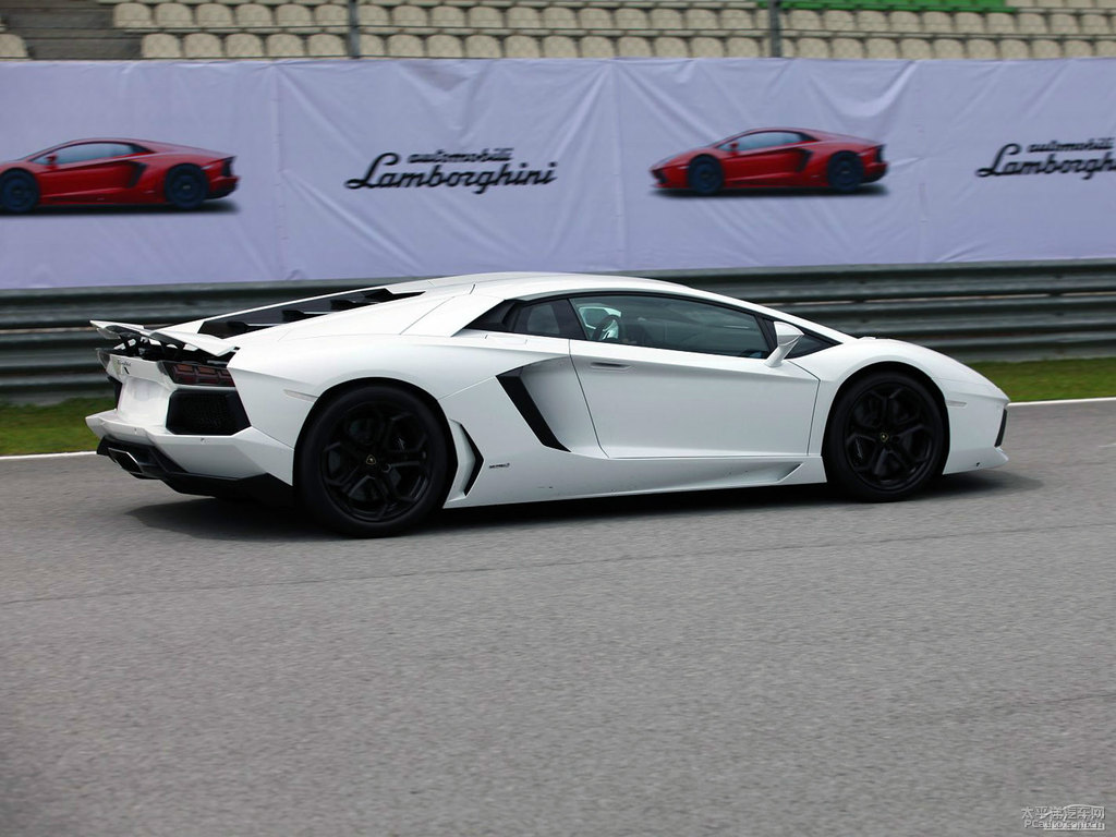 非金屬漆白色Aventador整車外觀外觀圖片