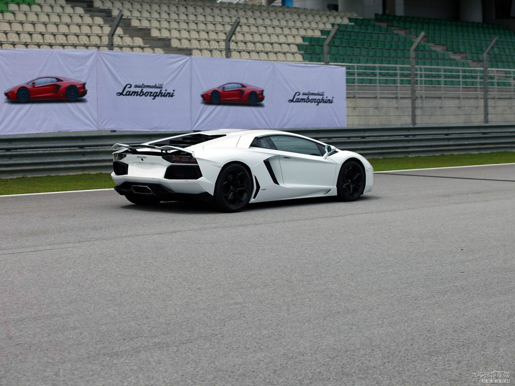 非金屬漆白色Aventador整車外觀外觀圖片