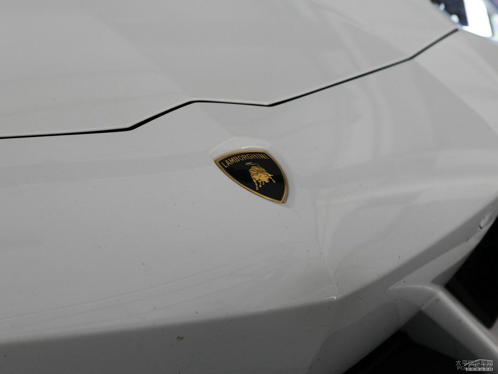 非金屬漆白色Aventador車頭外觀圖片