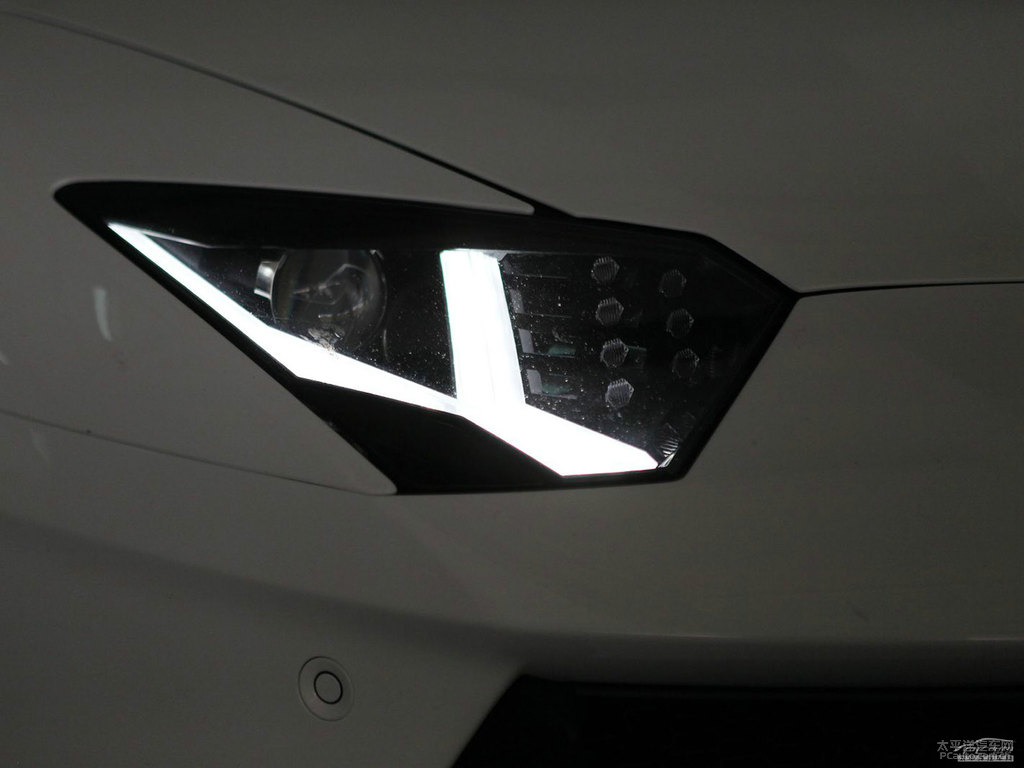 非金屬漆白色Aventador車頭外觀圖片