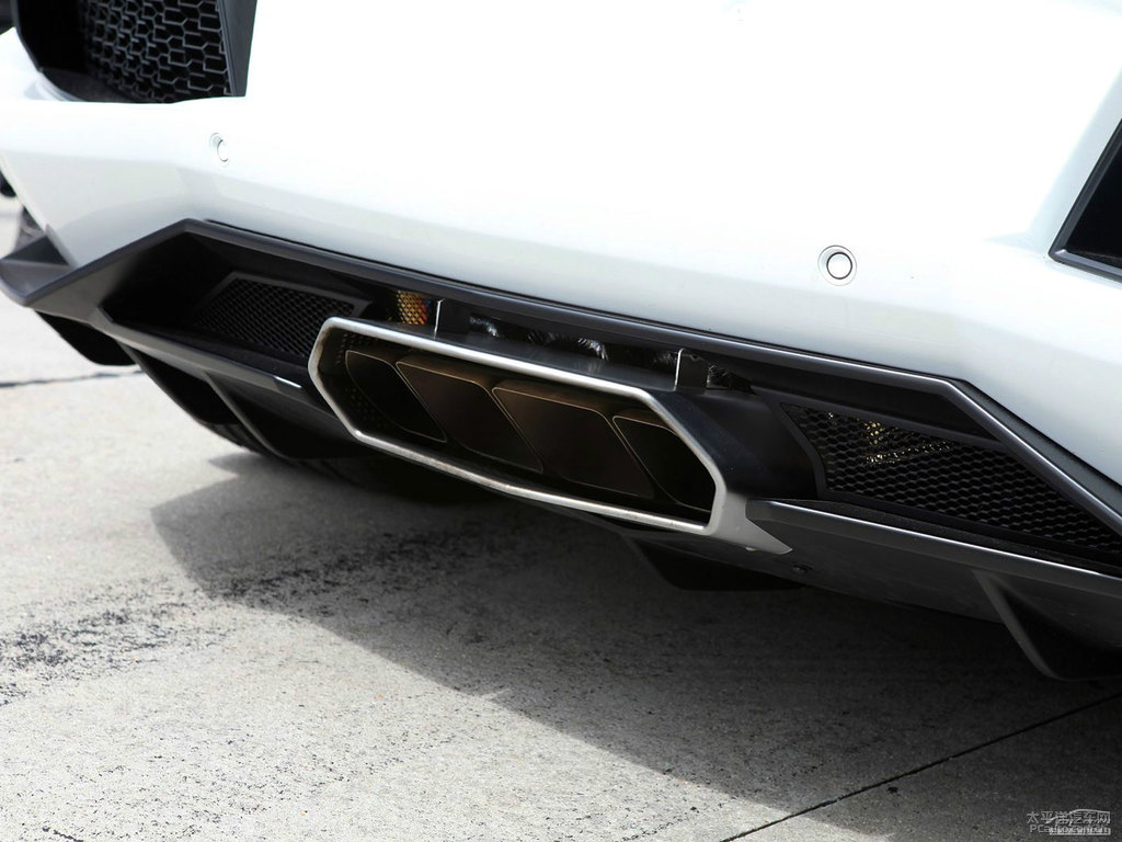 非金屬漆白色Aventador車尾外觀圖片