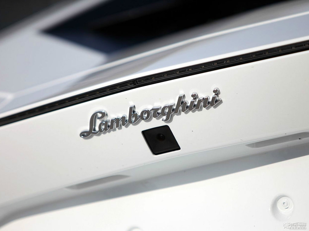 ǽɫAventador܇β^DƬ