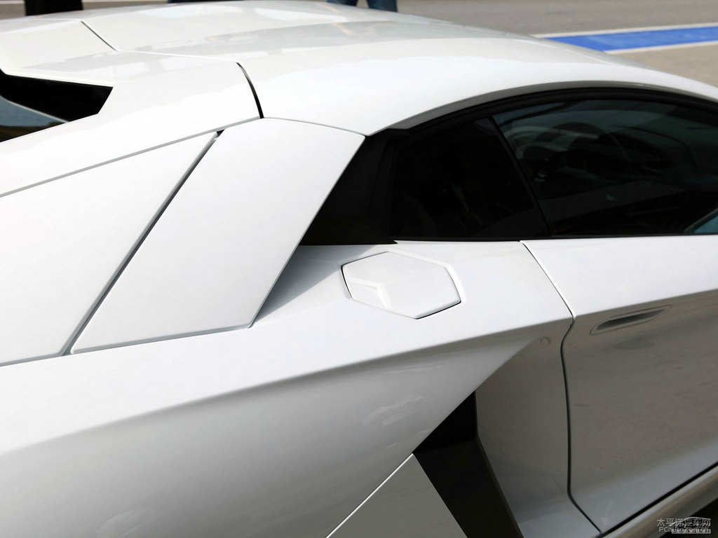 ǽɫAventador܇^DƬ