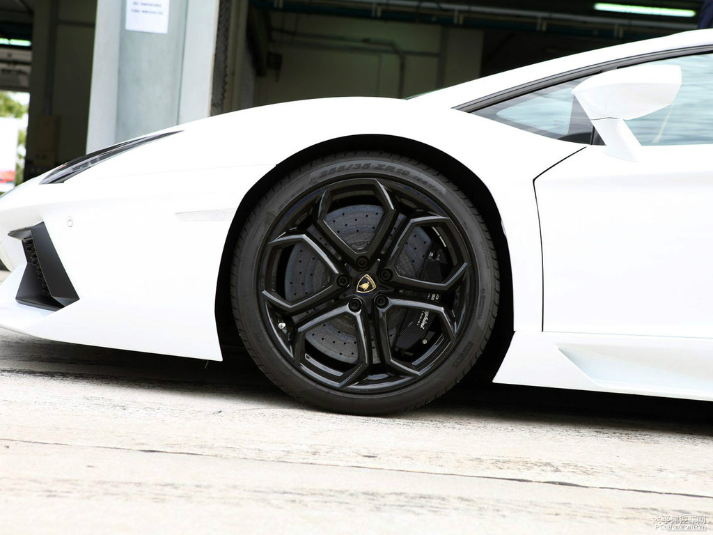 非金屬漆白色Aventador車身外觀圖片