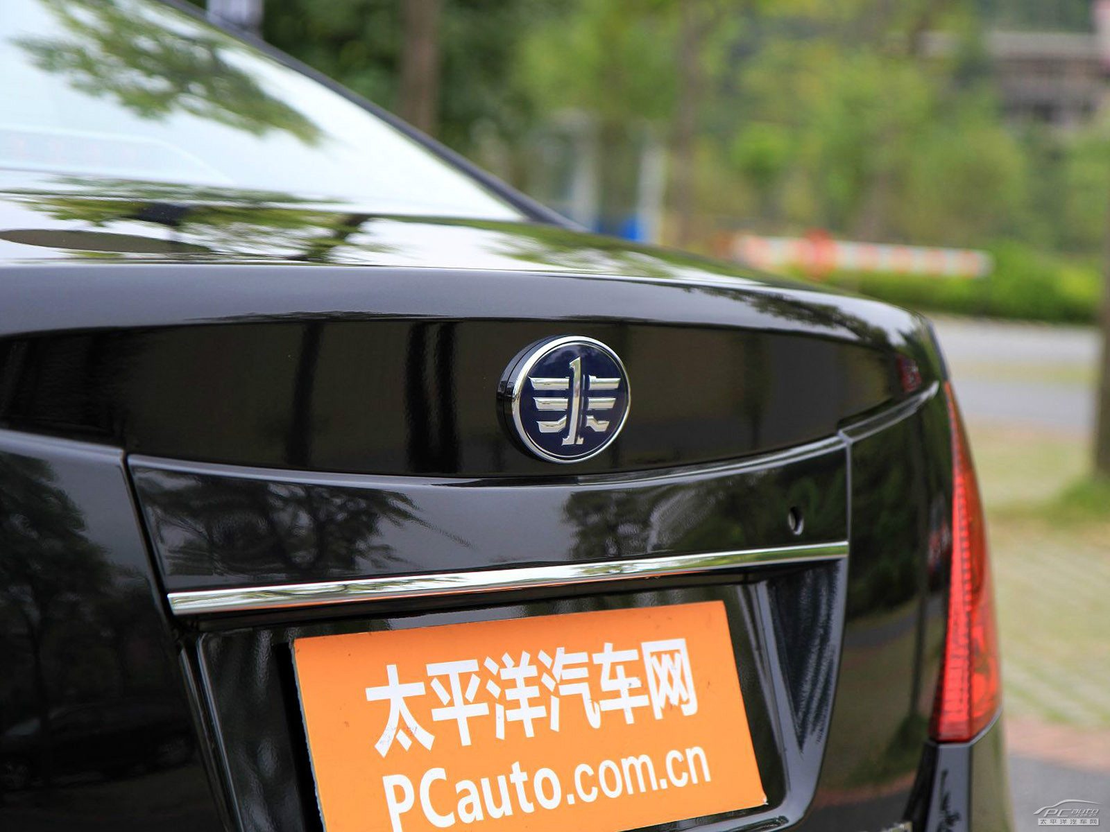 奔騰B50外觀高清大圖