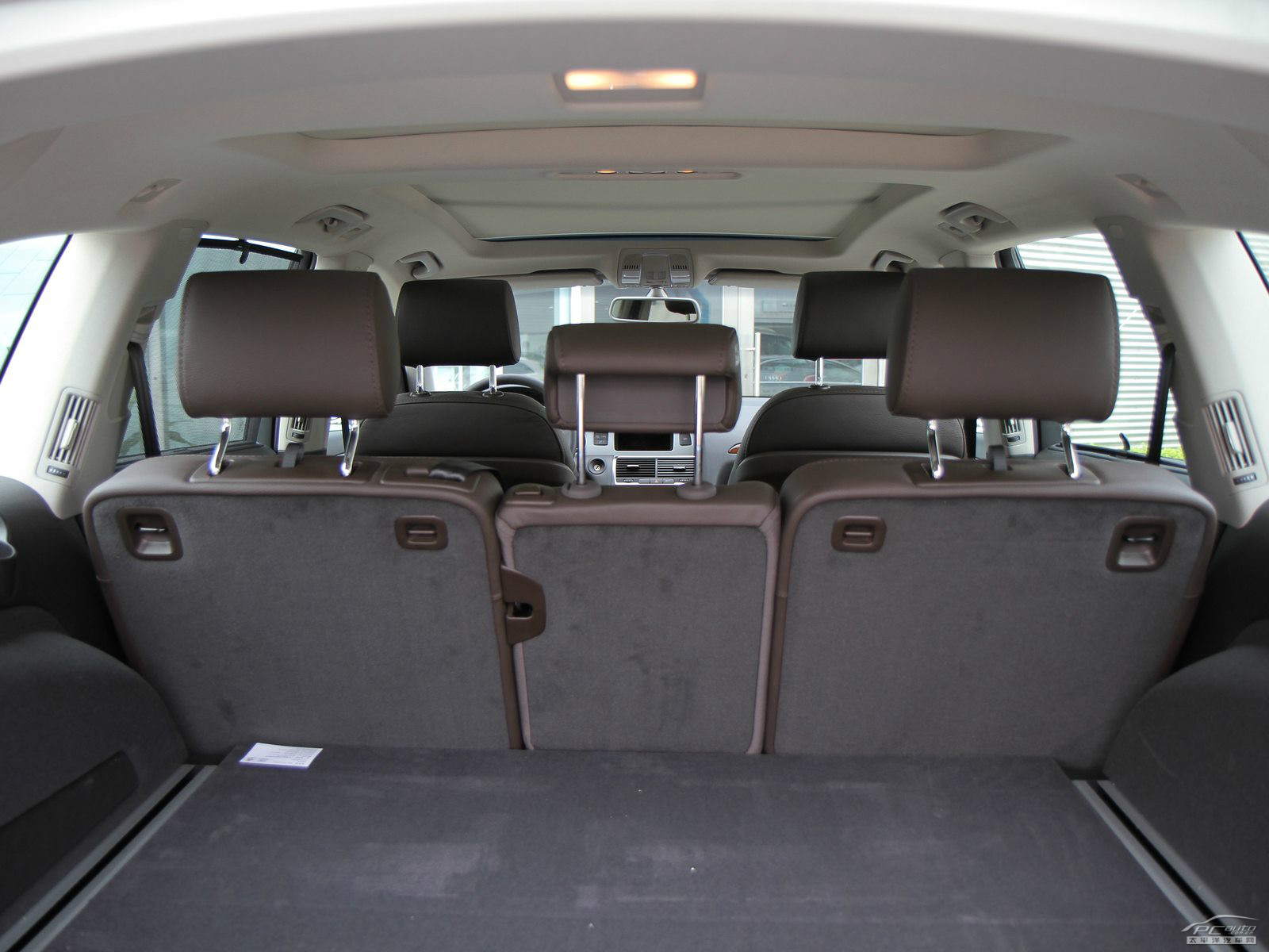 奧迪Q7空間高清大圖