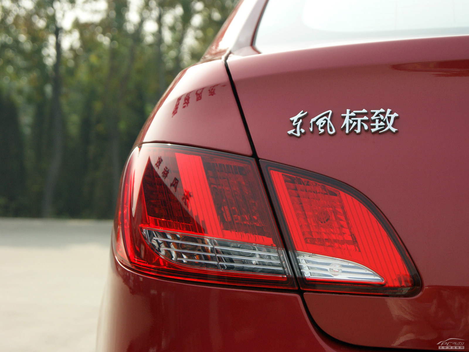 標(biāo)致408外觀高清大圖