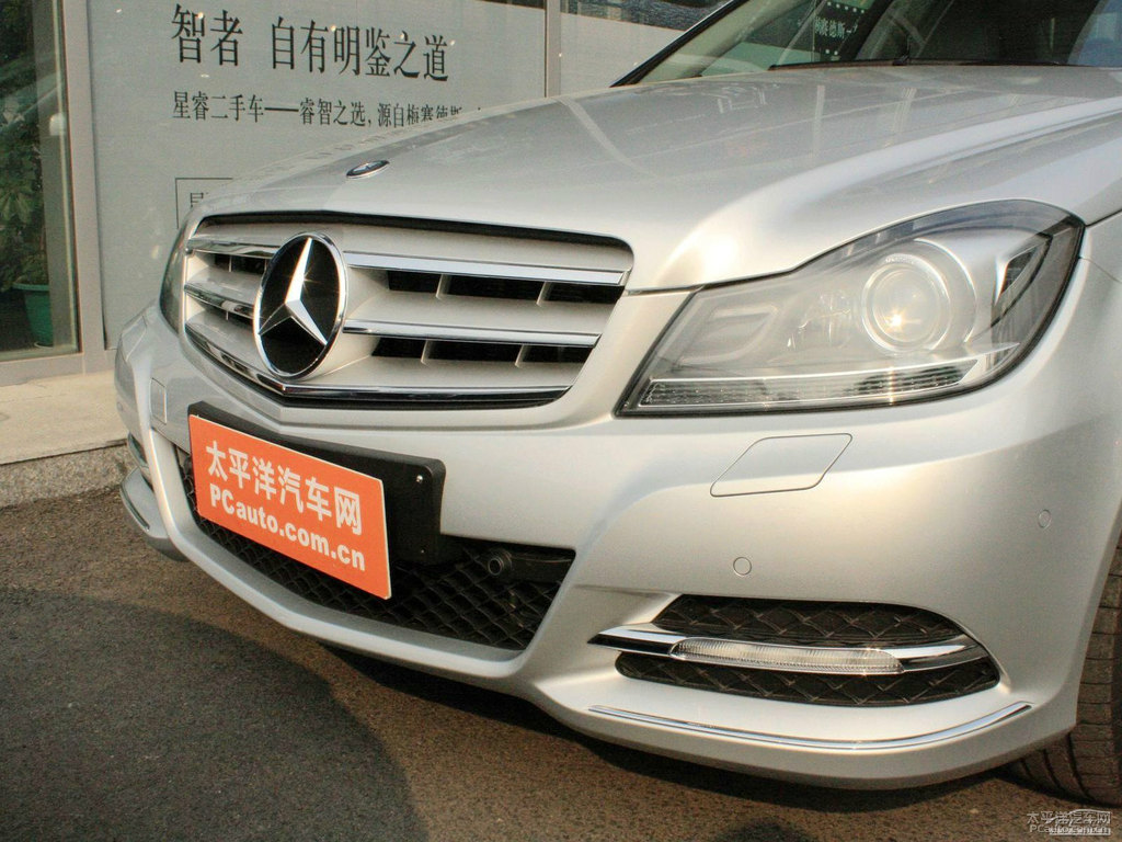 銥銀色奔馳C級(jí)外觀圖片
