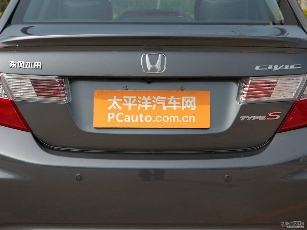 鈦金銀思域車尾外觀圖片