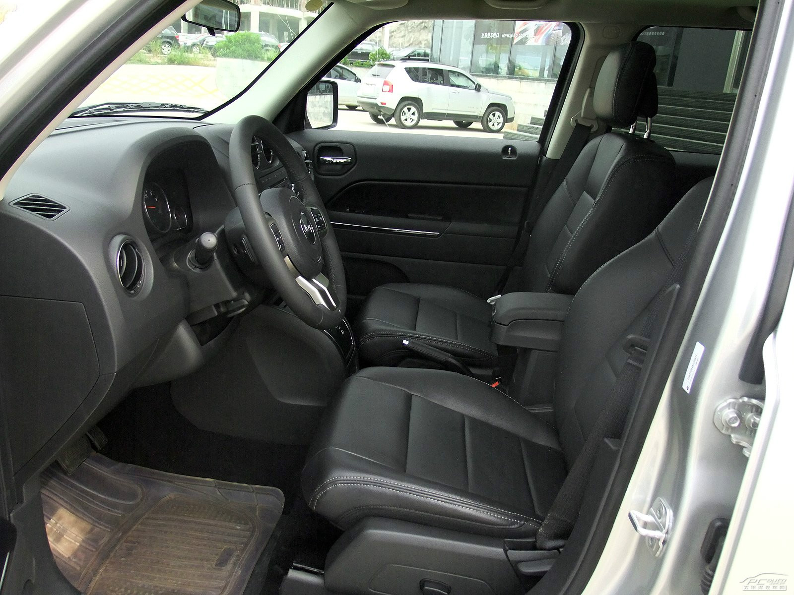 自由客內飾高清大圖