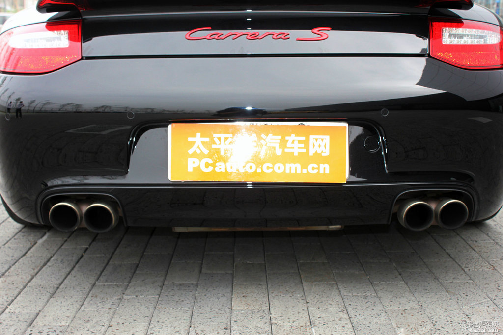 玄武巖黑保時捷911車尾外觀圖片