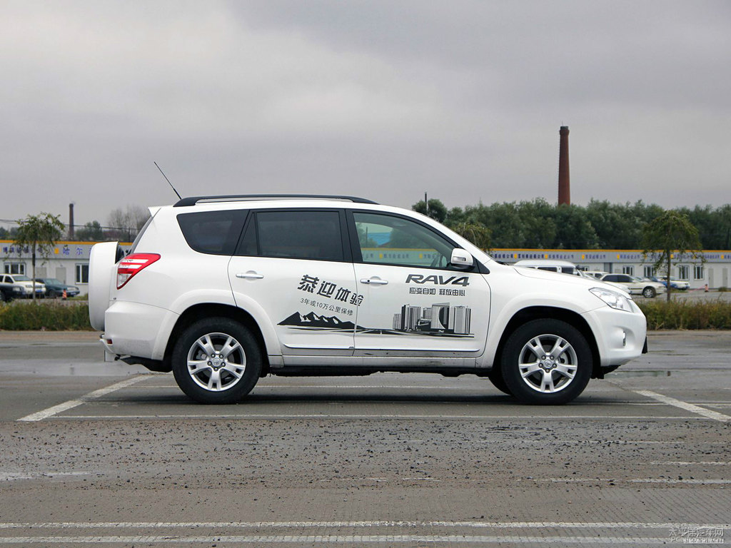 超級白RAV4榮放外觀圖片