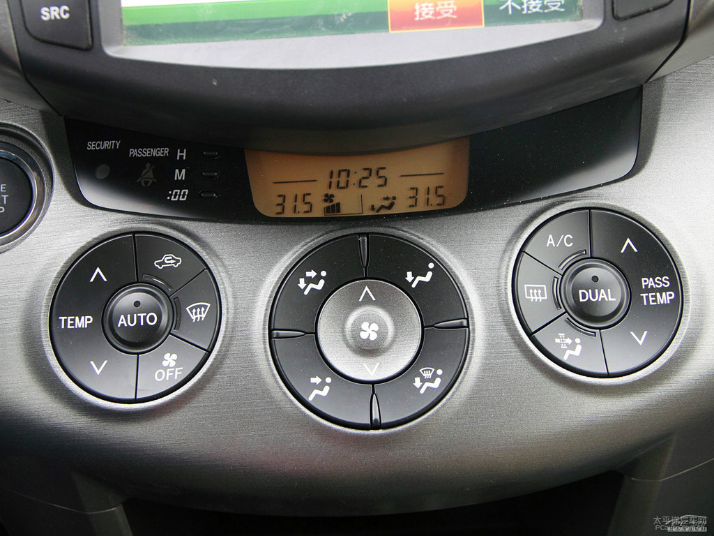 超級白RAV4榮放內(nèi)飾圖片