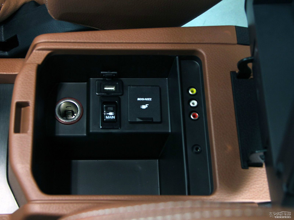ɰy{ǽݴ7 SUV(ni)DƬ