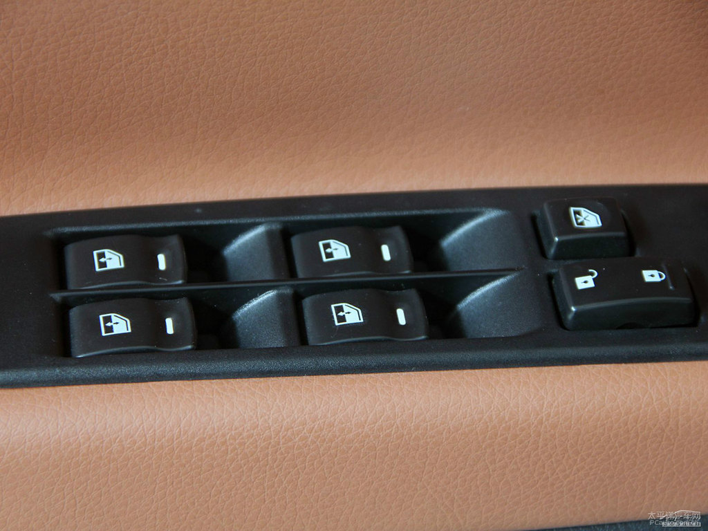 ɰy{ǽݴ7 SUV(ni)DƬ