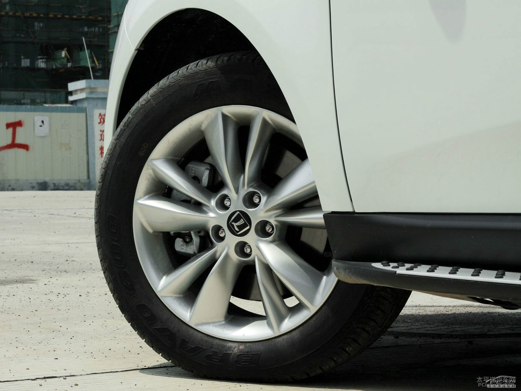 ɰ׼{ǽݴ7 SUV^DƬ